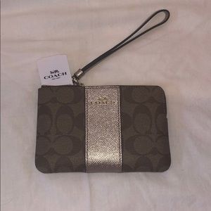 New Coach Corner Zip Wristlet